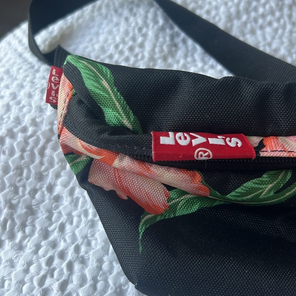 LEVIS Cross Body Small Bag - Picture 2 of 5